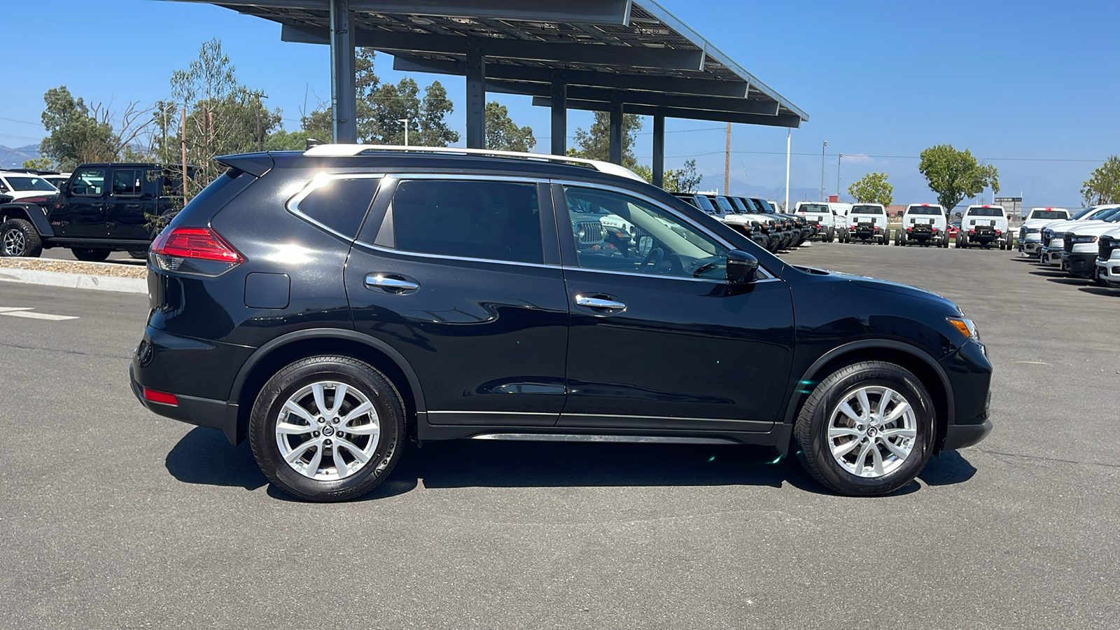 2017 Nissan Rogue SV 6