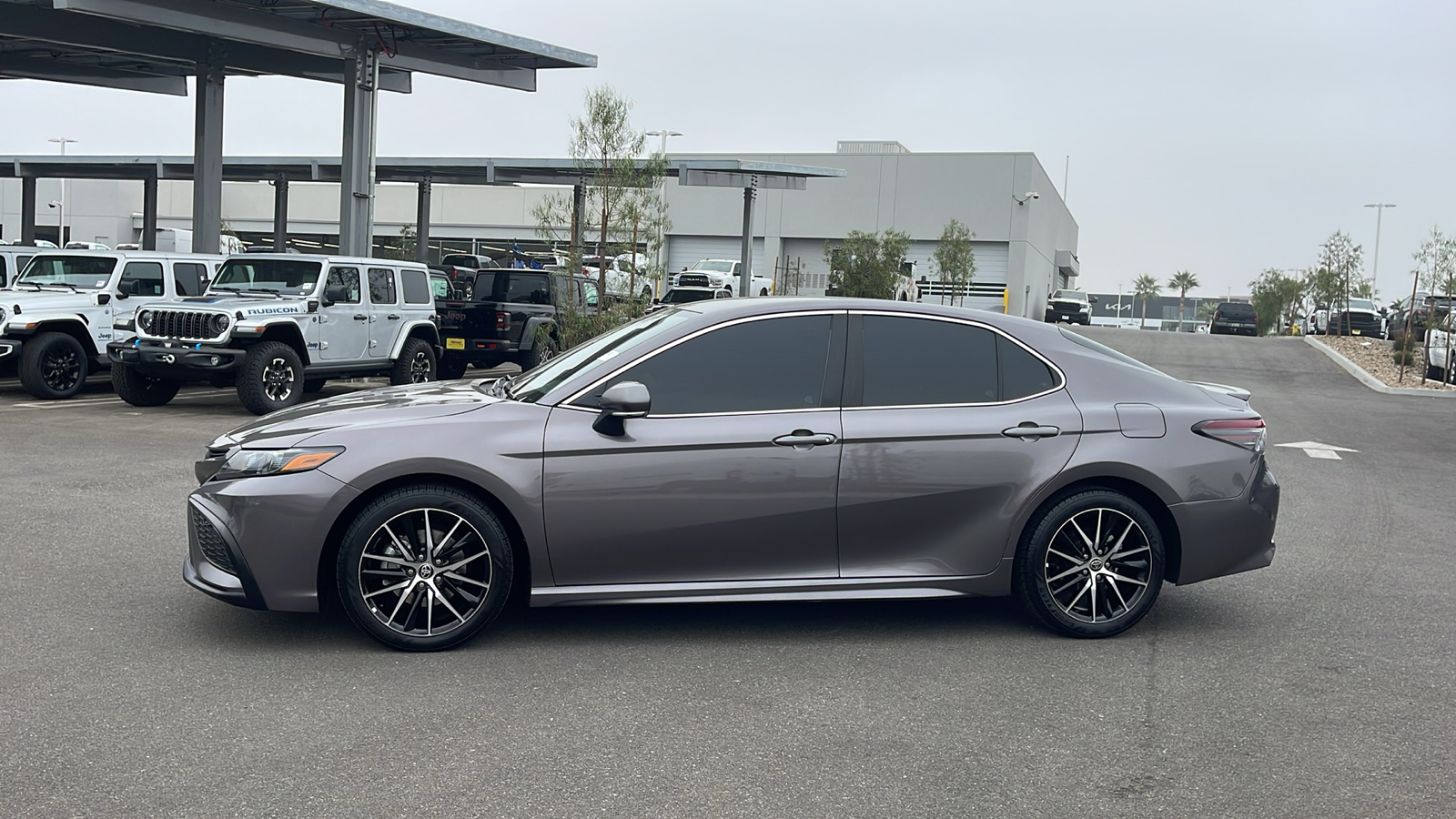 2022 Toyota Camry SE 2