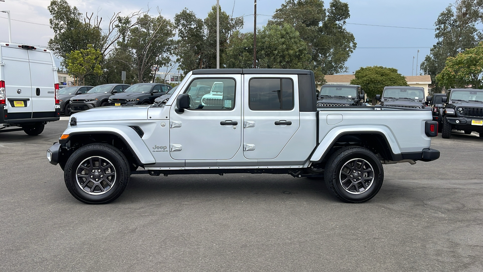 2023 Jeep Gladiator Overland 2