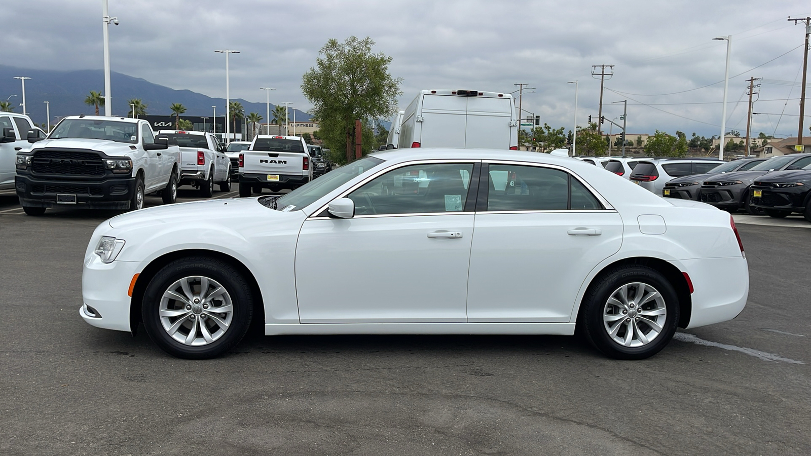 2021 Chrysler 300 Touring 2