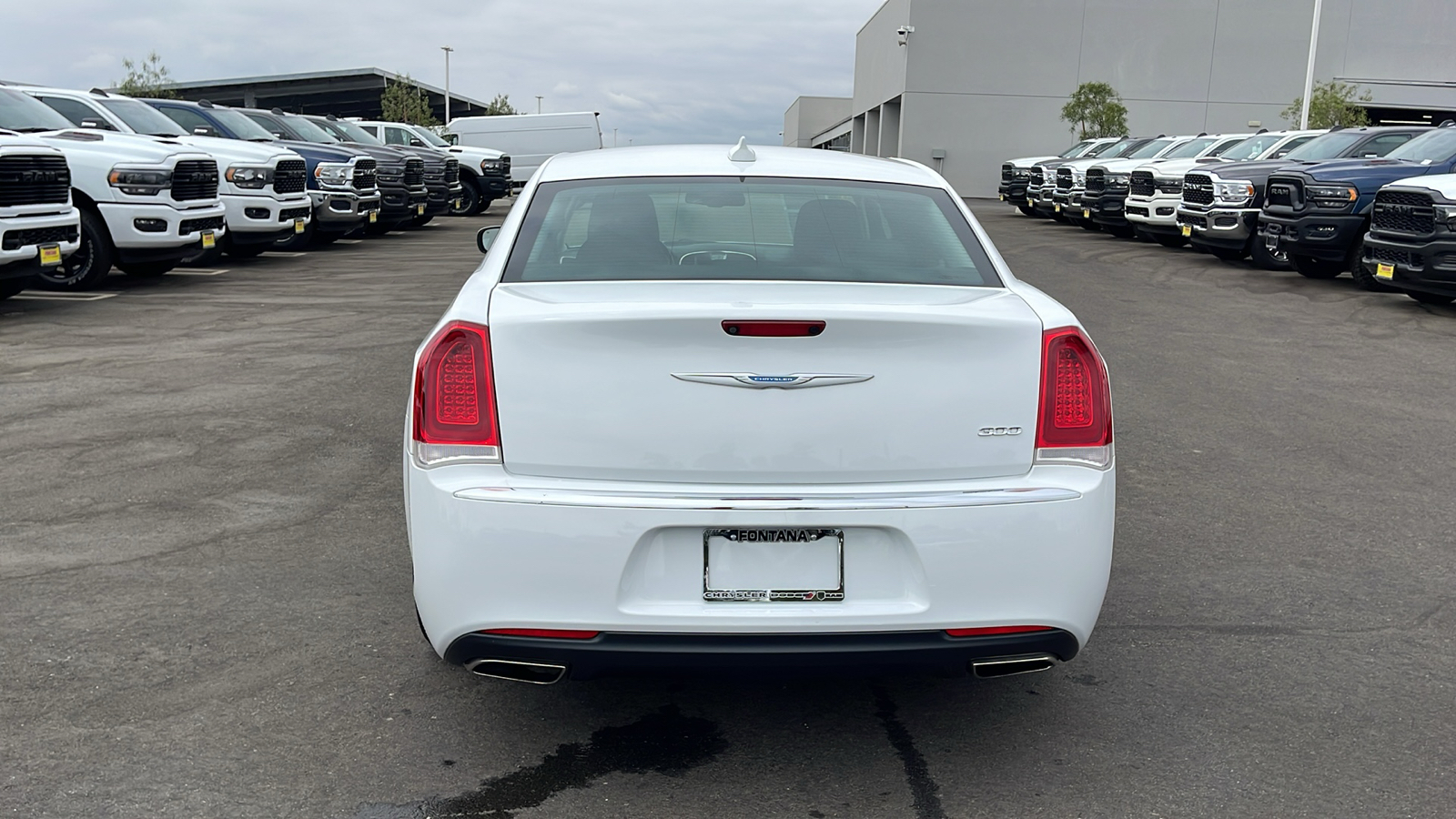 2021 Chrysler 300 Touring 4