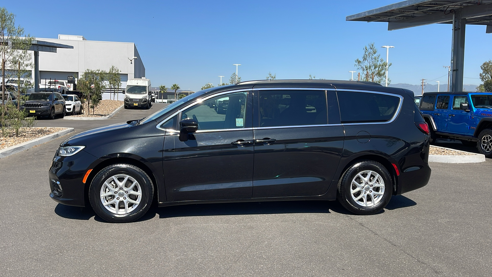 2022 Chrysler Pacifica Touring L 2