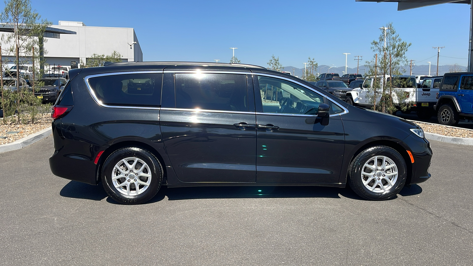 2022 Chrysler Pacifica Touring L 6