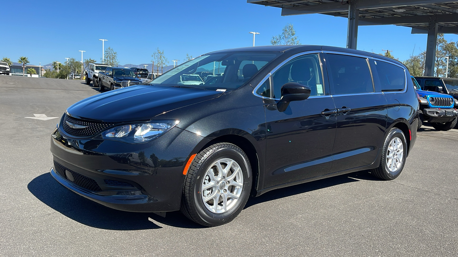 2022 Chrysler Voyager LX 1