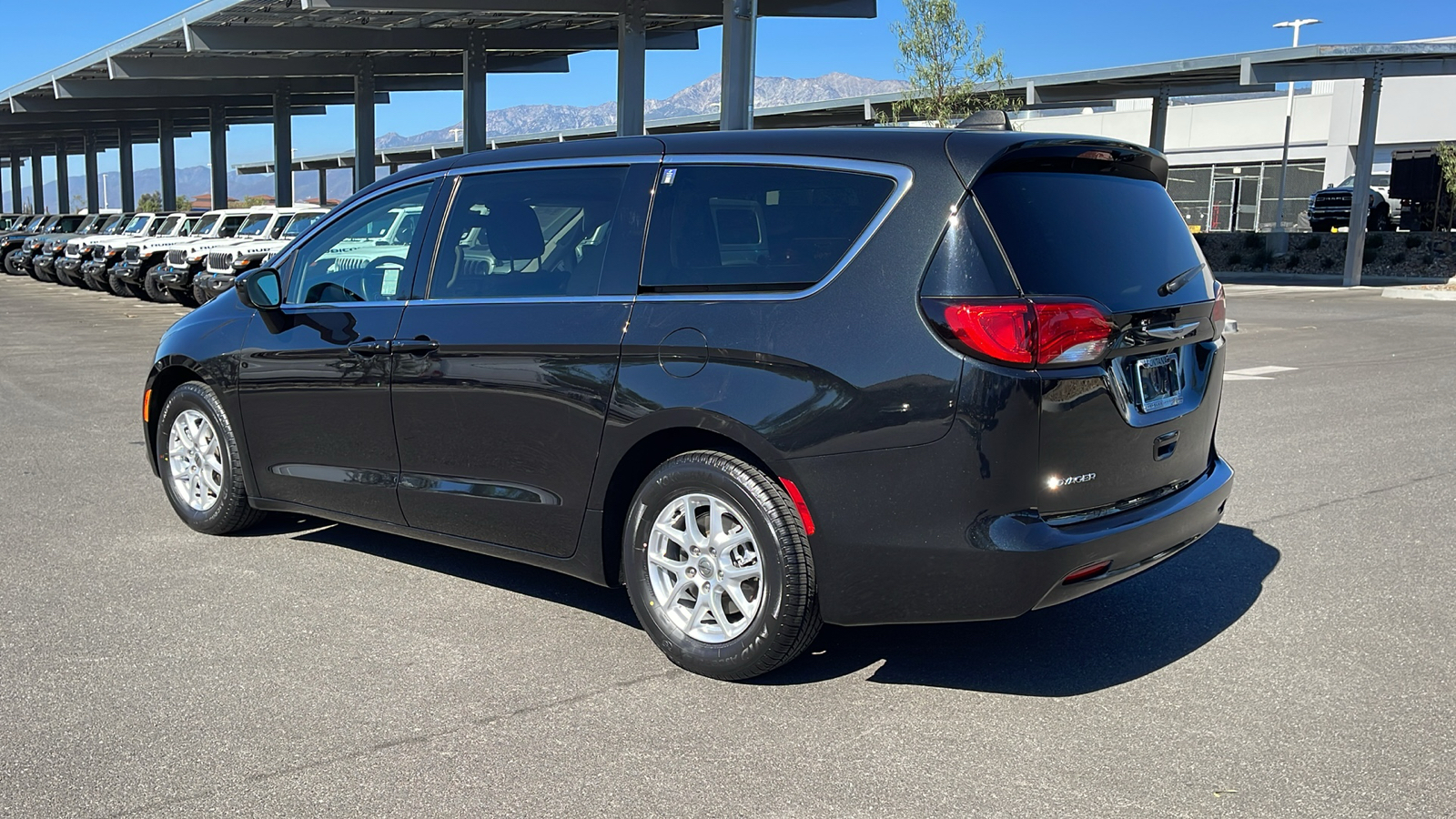 2022 Chrysler Voyager LX 3