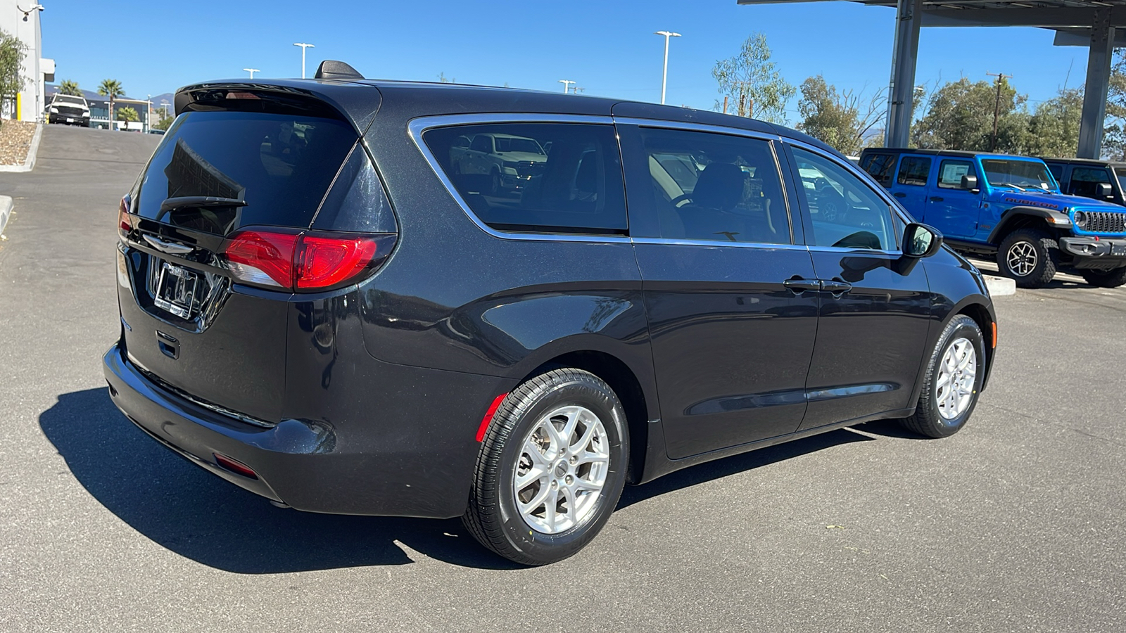 2022 Chrysler Voyager LX 5