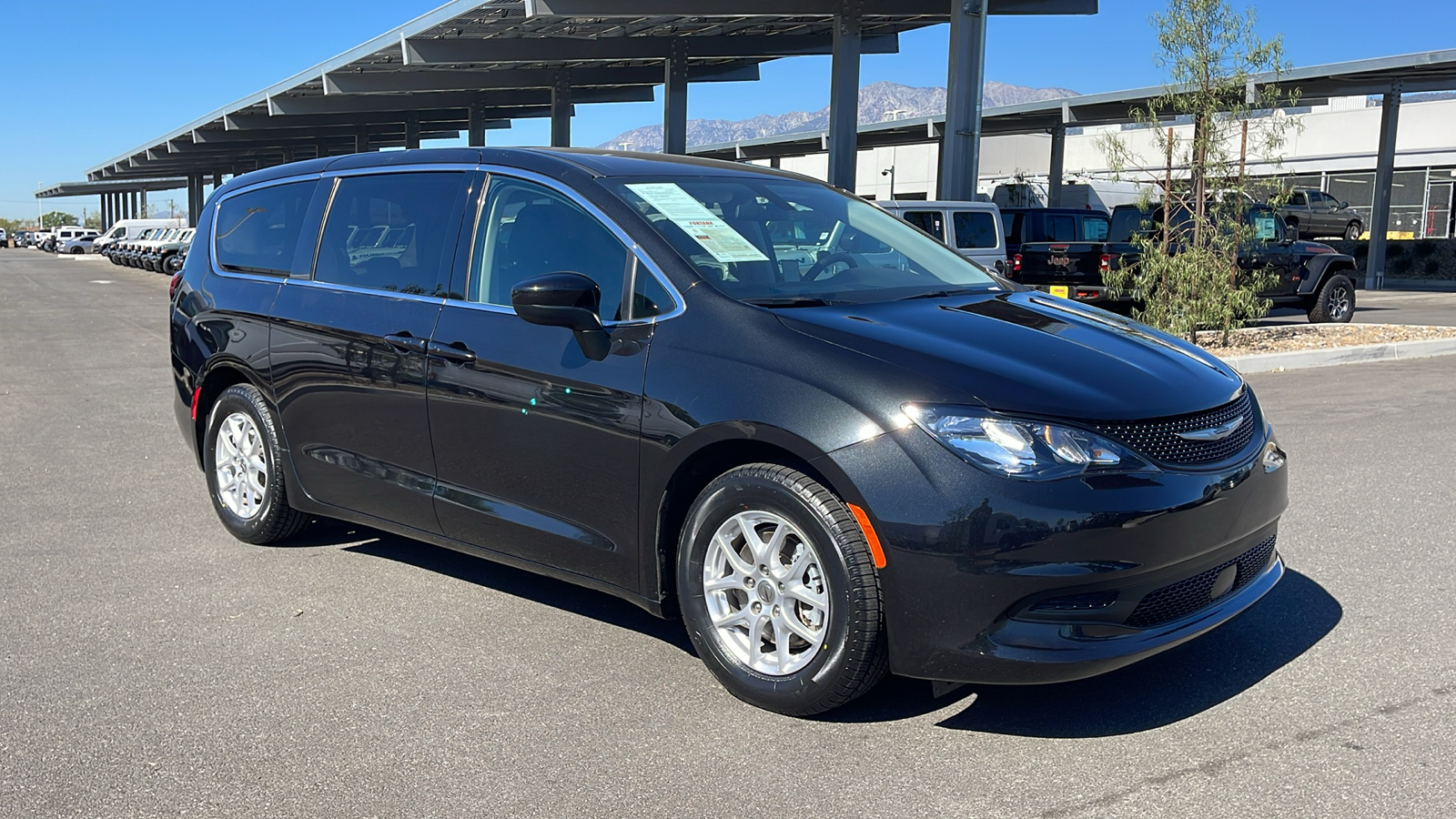 2022 Chrysler Voyager LX 7