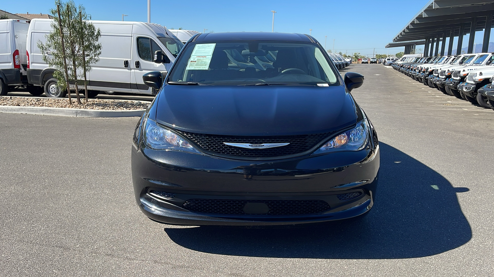 2022 Chrysler Voyager LX 8