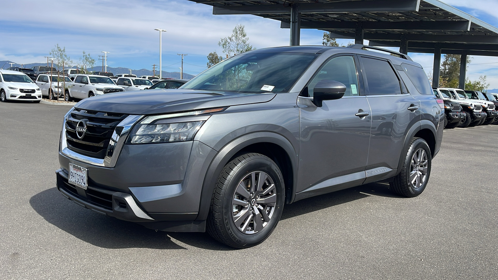 2023 Nissan Pathfinder SV 1