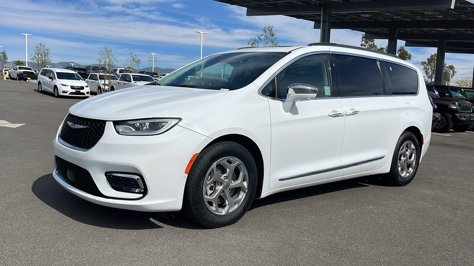 2022 Chrysler Pacifica Limited 1