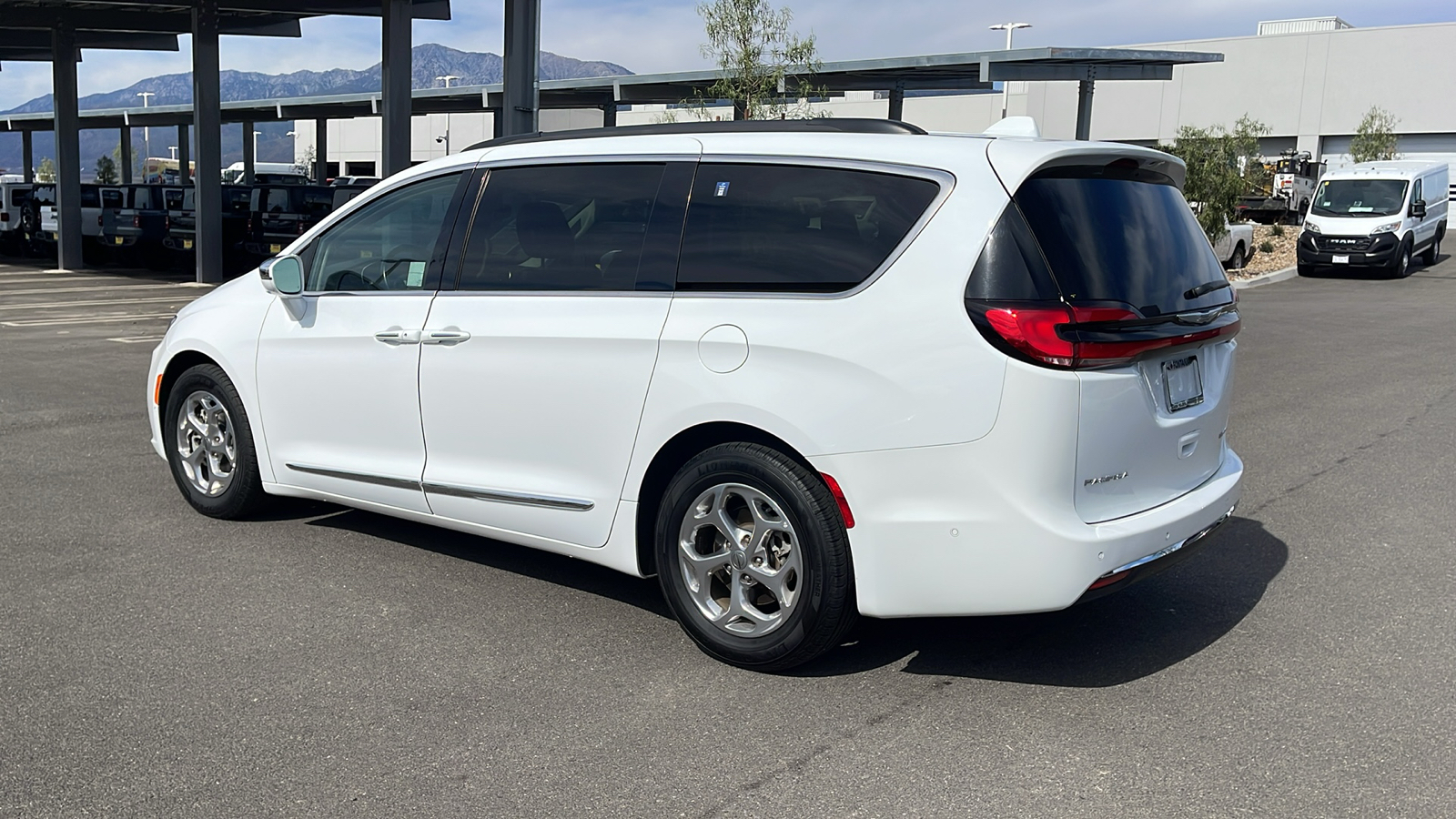 2022 Chrysler Pacifica Limited 3