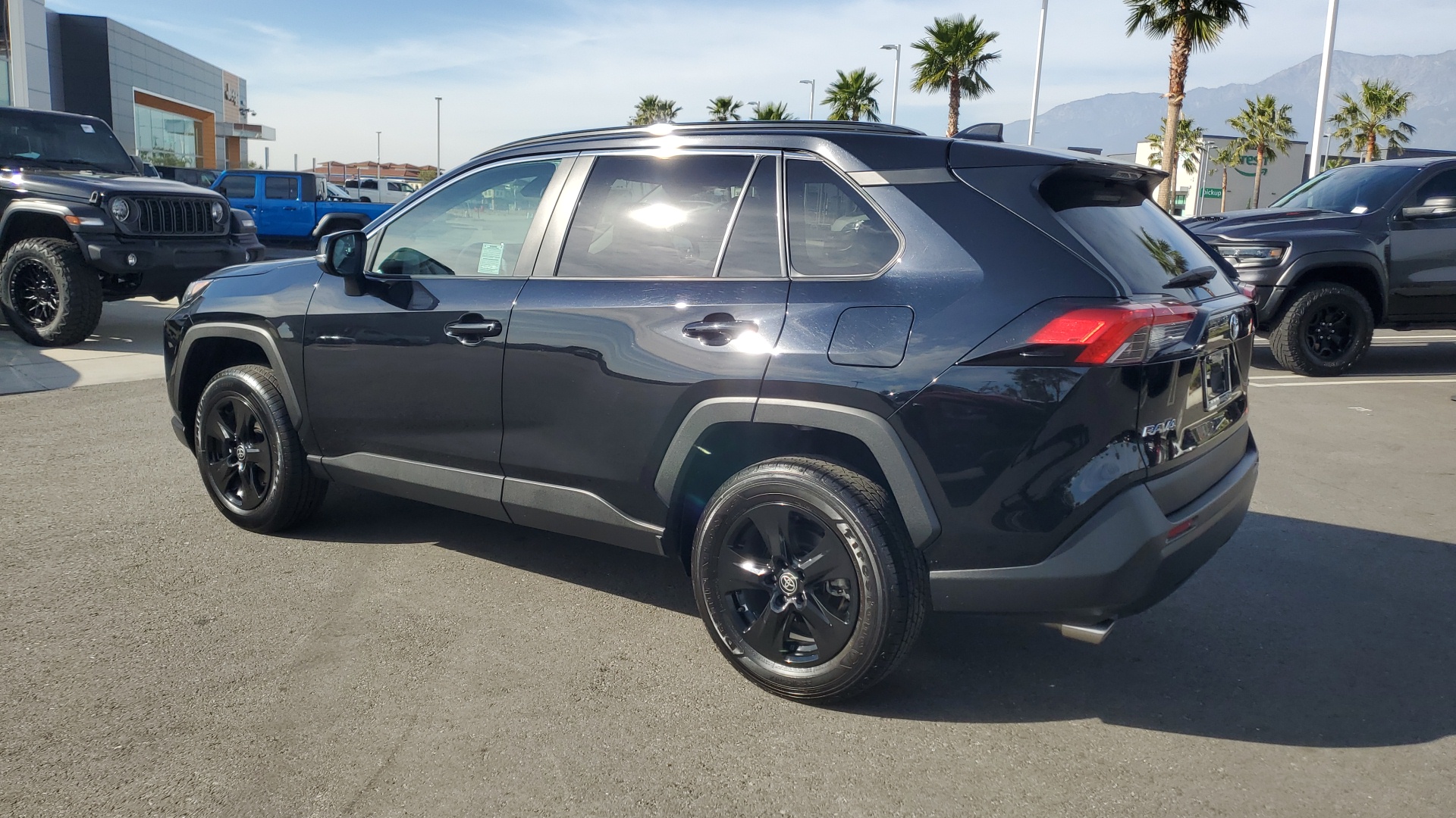 2023 Toyota RAV4 XLE 3