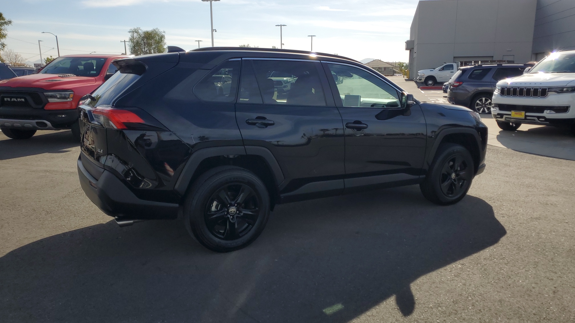 2023 Toyota RAV4 XLE 5