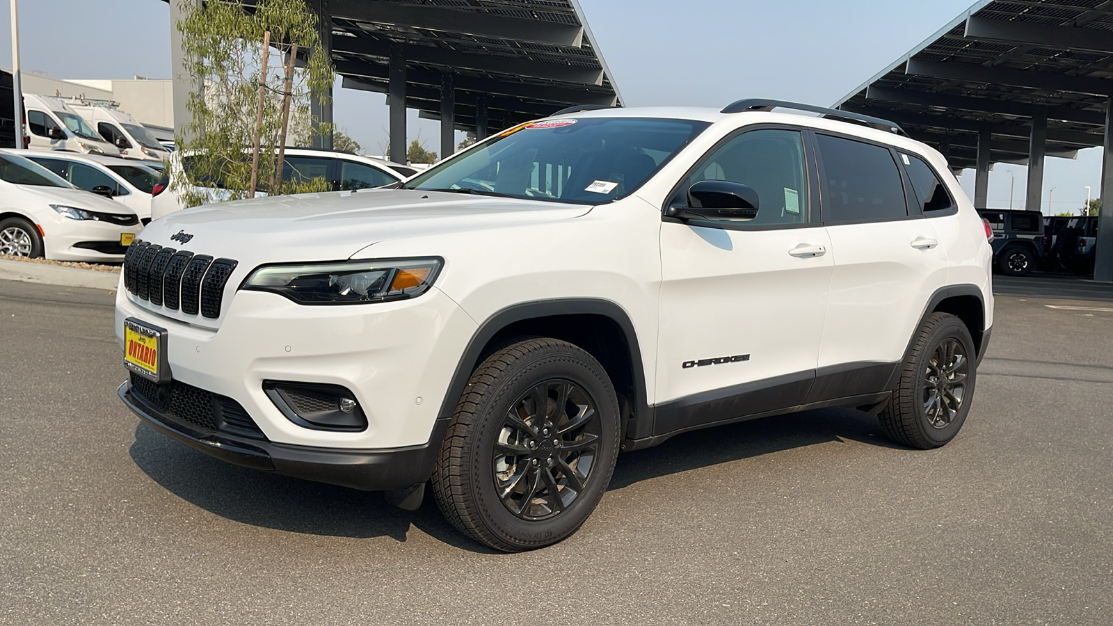 2023 Jeep Cherokee Altitude Lux 1