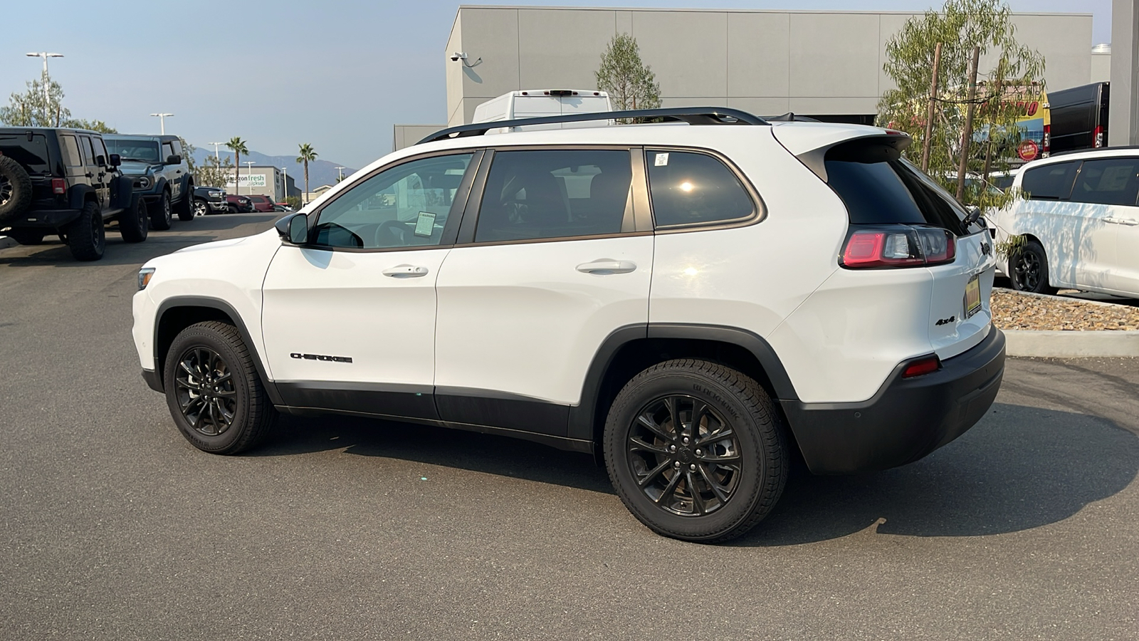 2023 Jeep Cherokee Altitude Lux 3