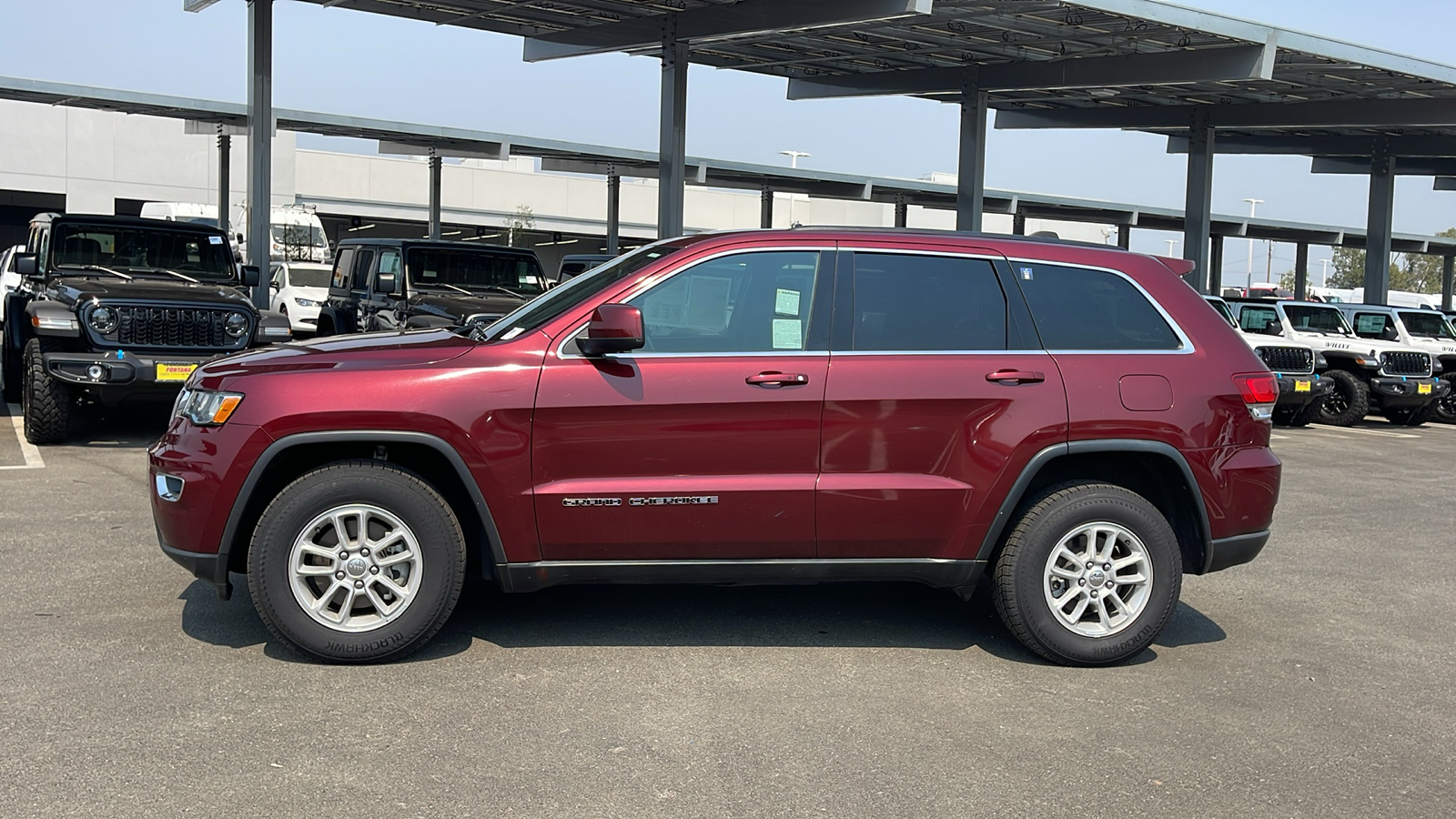 2020 Jeep Grand Cherokee Laredo 2