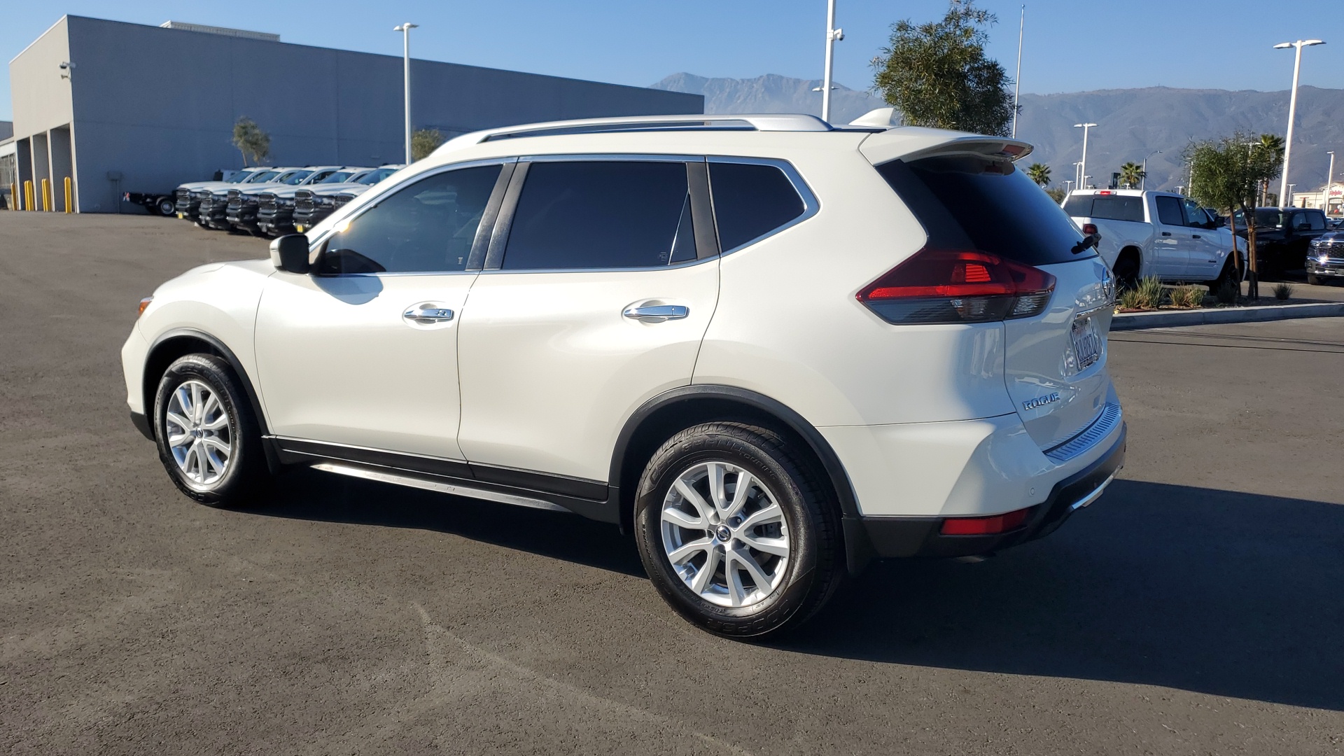 2019 Nissan Rogue SV 3