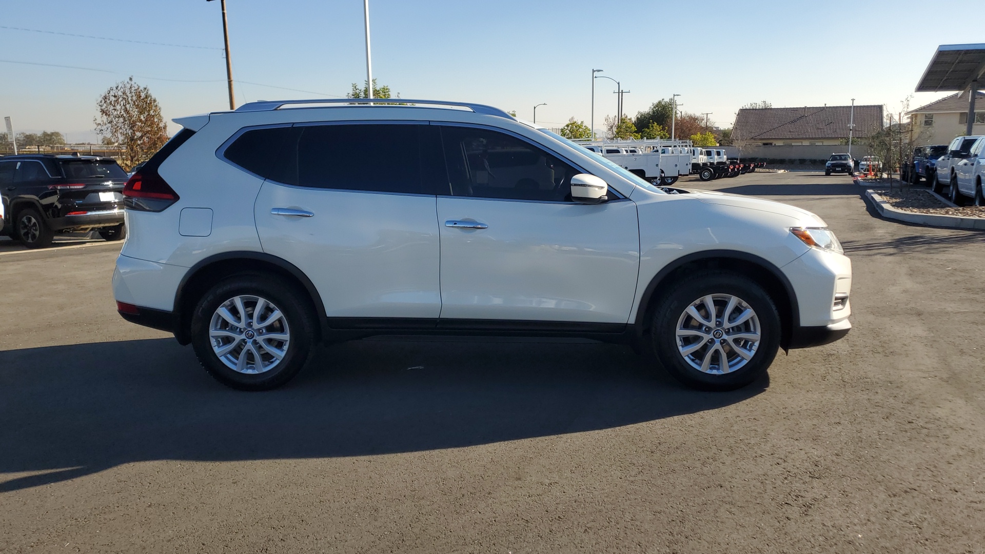 2019 Nissan Rogue SV 6