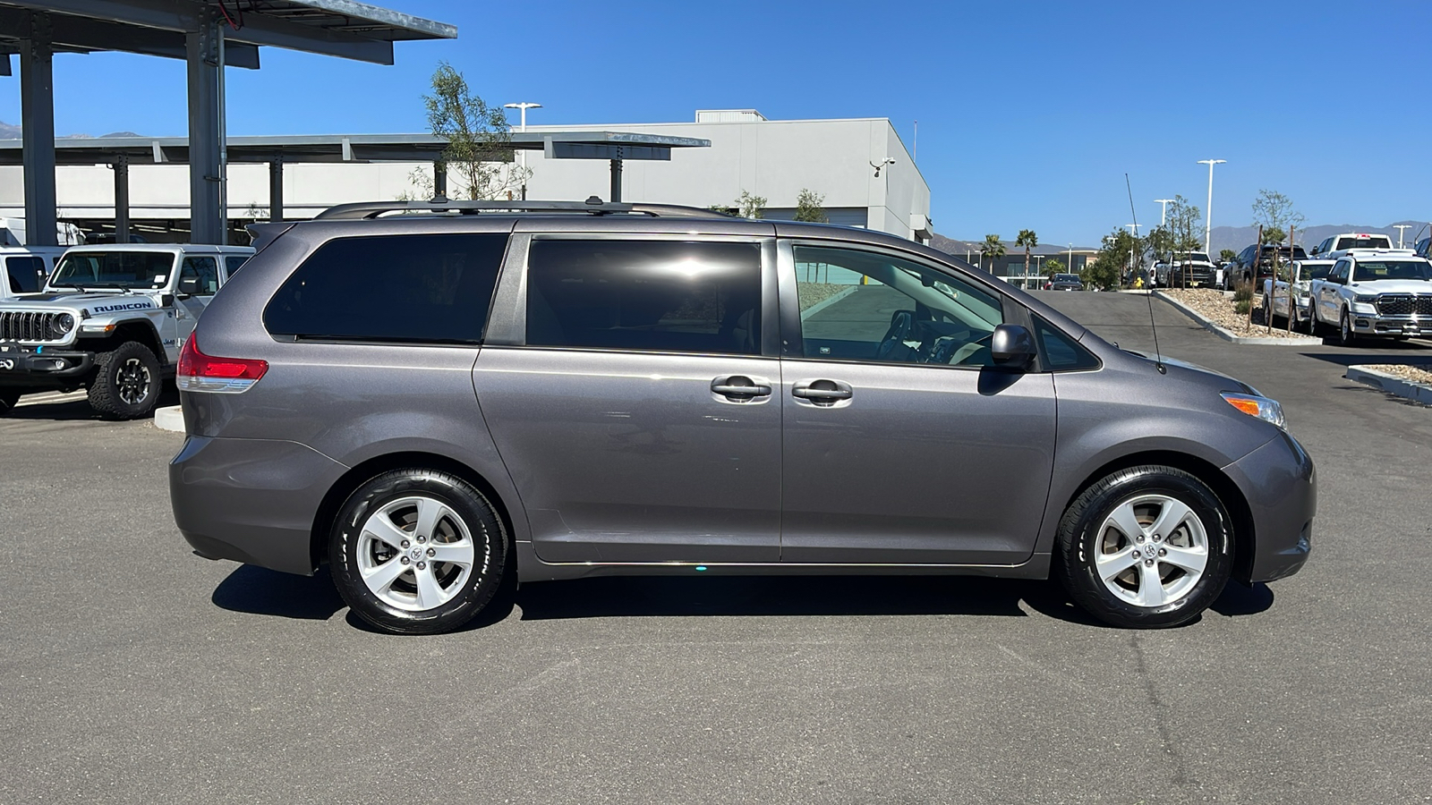 2011 Toyota Sienna LE 6