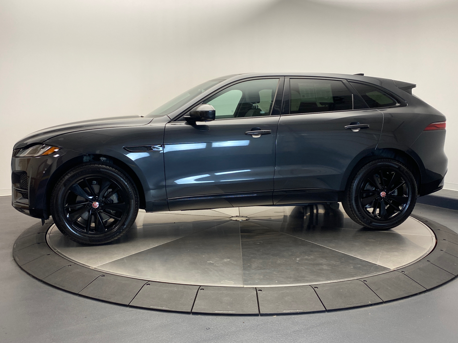 2022 Jaguar F-PACE P250 S 4