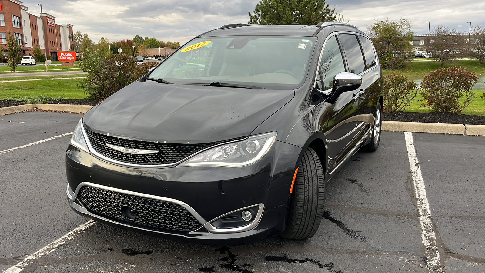 2017 Chrysler Pacifica Limited 3