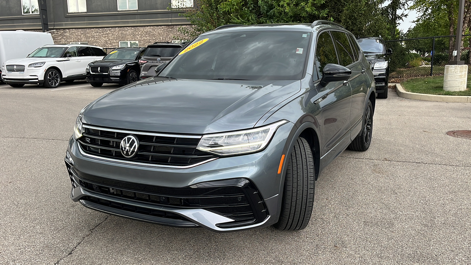 2022 Volkswagen Tiguan 2.0T SE R-Line Black 3