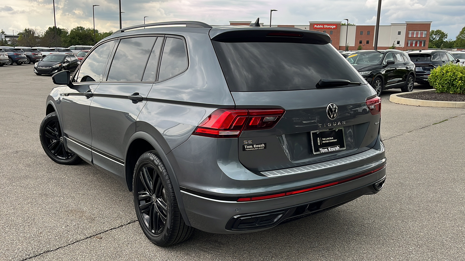 2022 Volkswagen Tiguan 2.0T SE R-Line Black 4