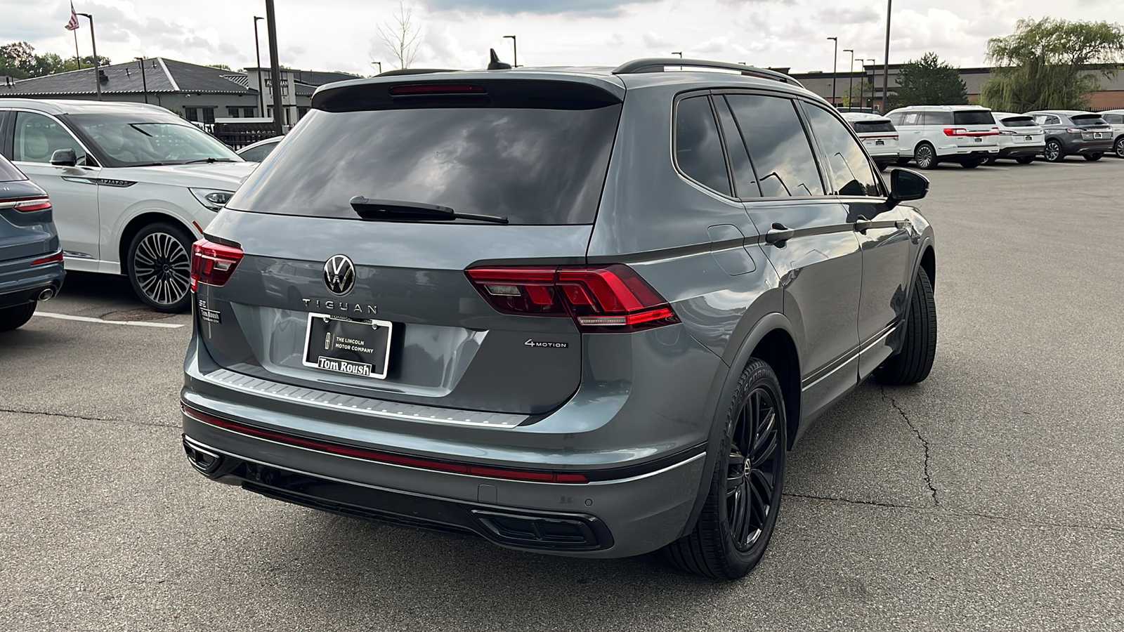 2022 Volkswagen Tiguan 2.0T SE R-Line Black 6