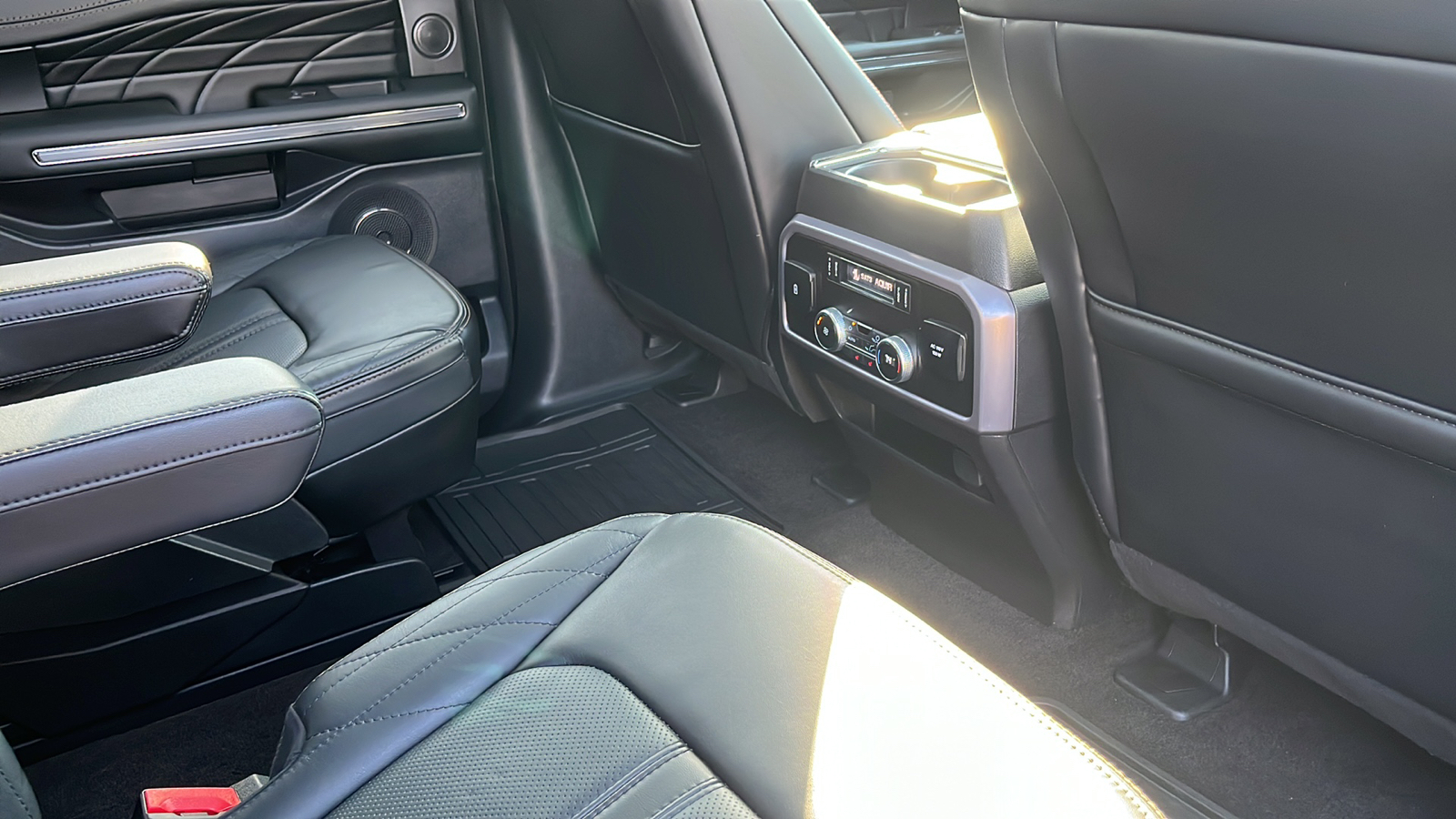 2020 Ford Expedition Platinum 32