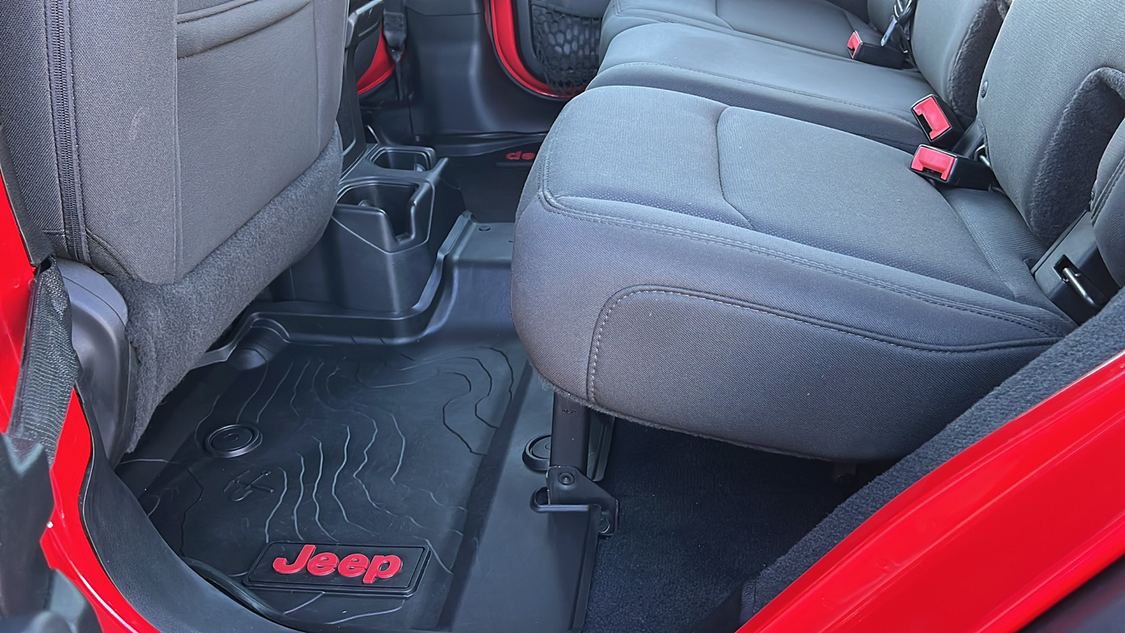 2018 Jeep Wrangler Unlimited Sport 18