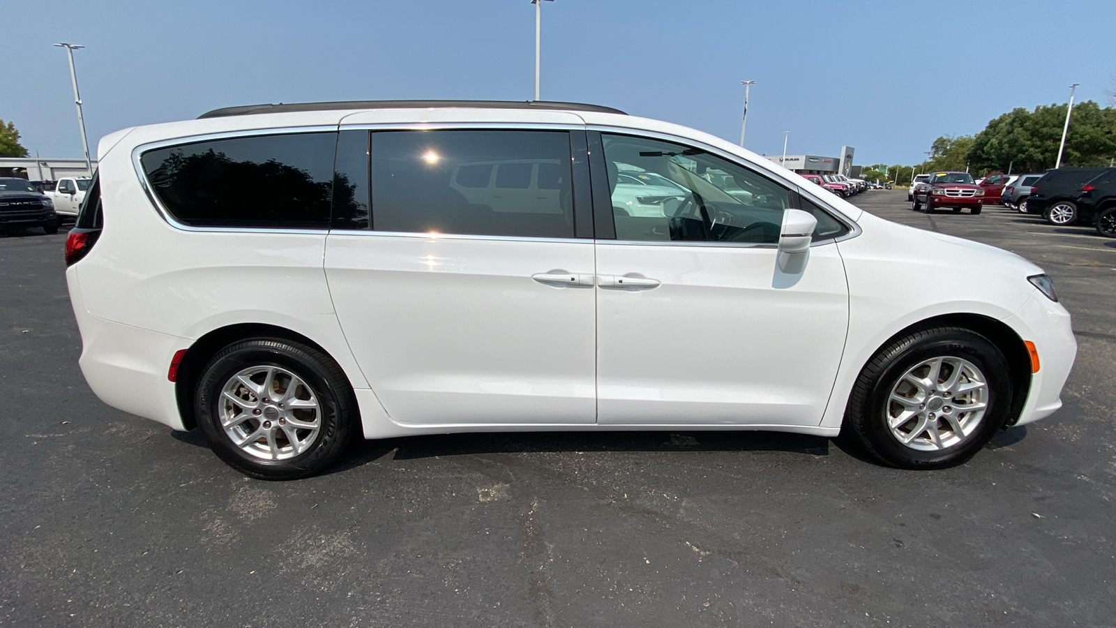 2022 Chrysler Pacifica Touring L 4