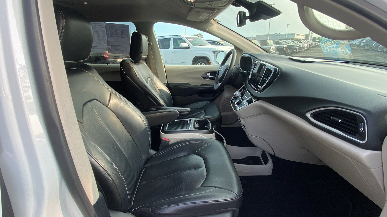 2022 Chrysler Pacifica Touring L 52