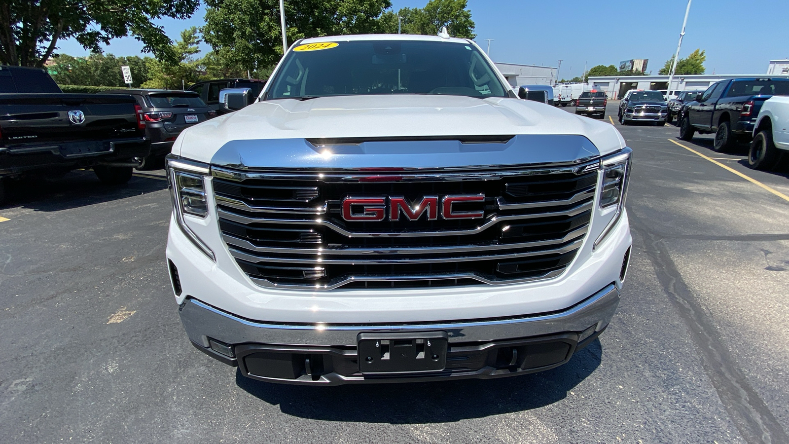 2024 GMC Sierra 1500 SLT 2