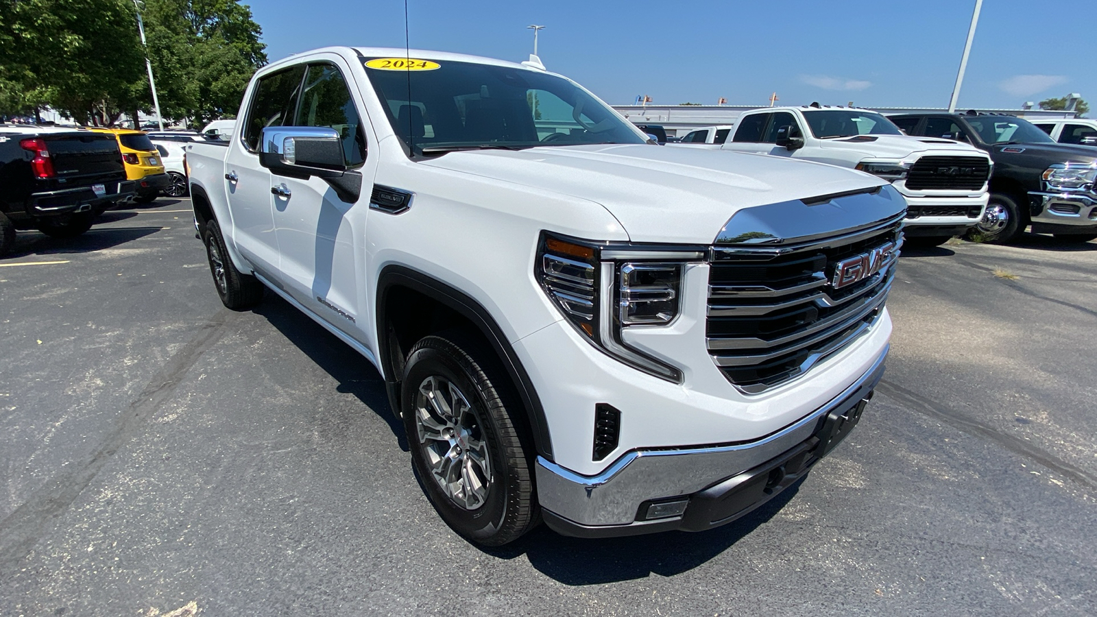 2024 GMC Sierra 1500 SLT 3