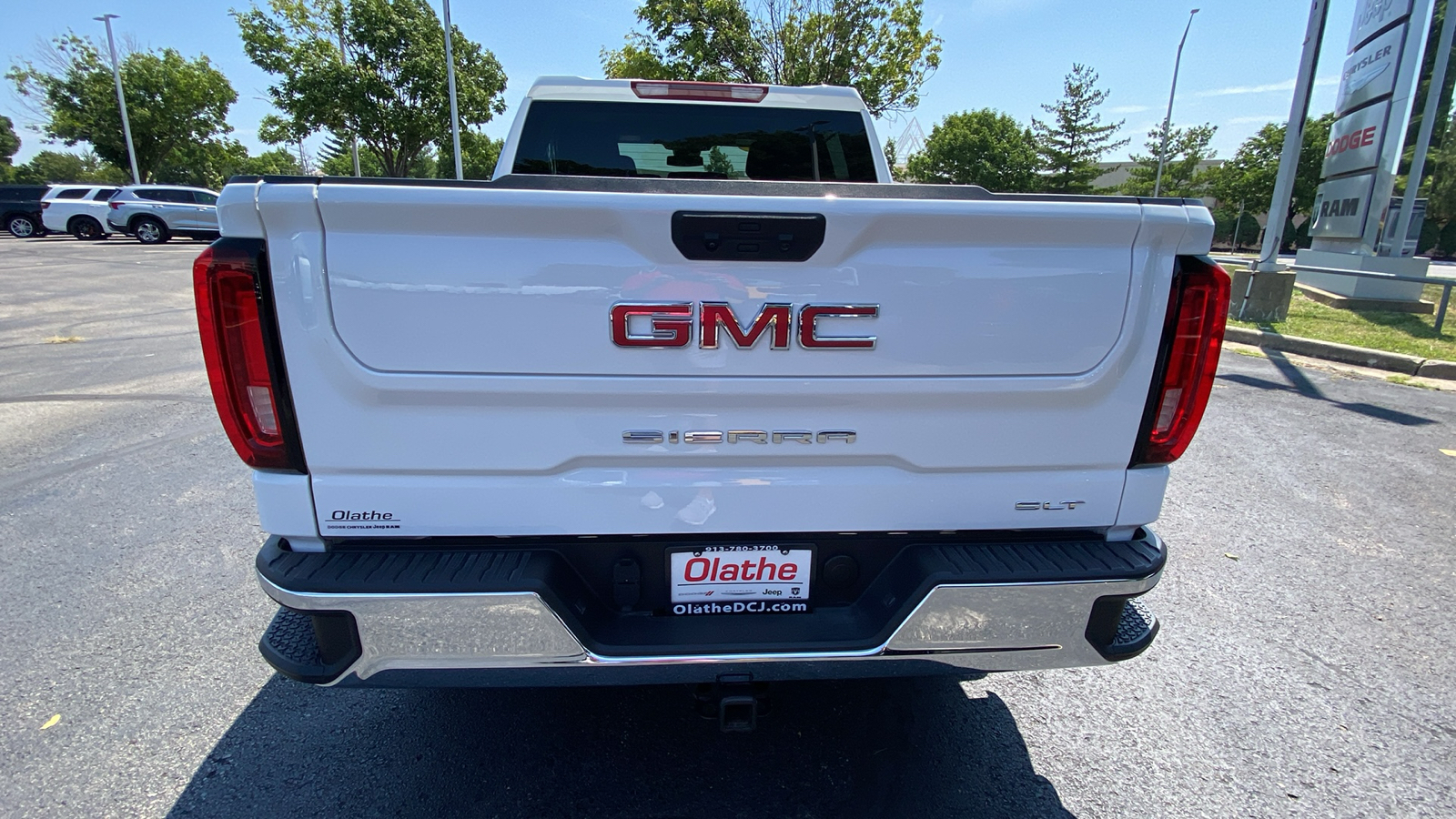 2024 GMC Sierra 1500 SLT 8