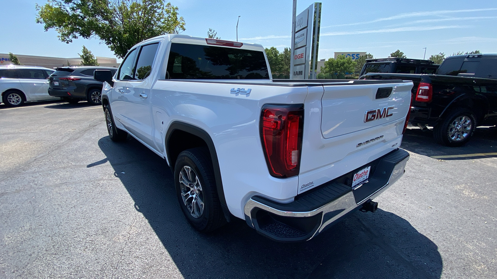 2024 GMC Sierra 1500 SLT 10