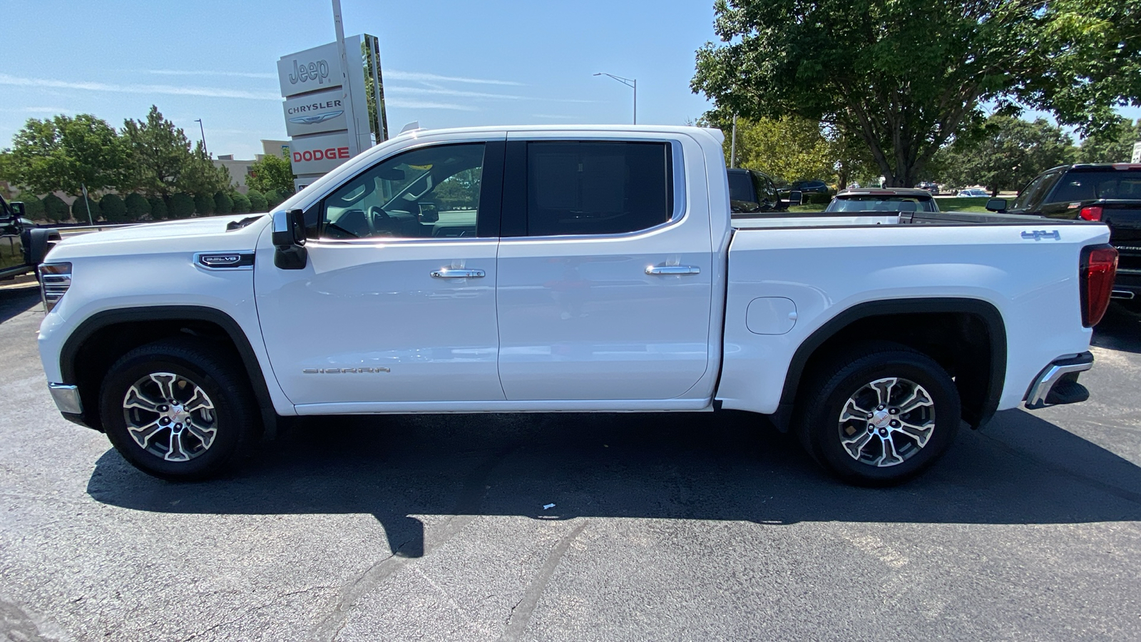 2024 GMC Sierra 1500 SLT 11