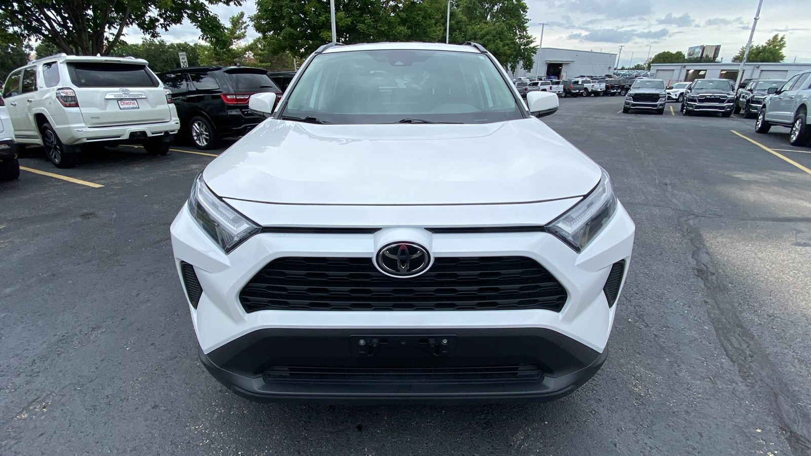 2022 Toyota RAV4 XLE 2