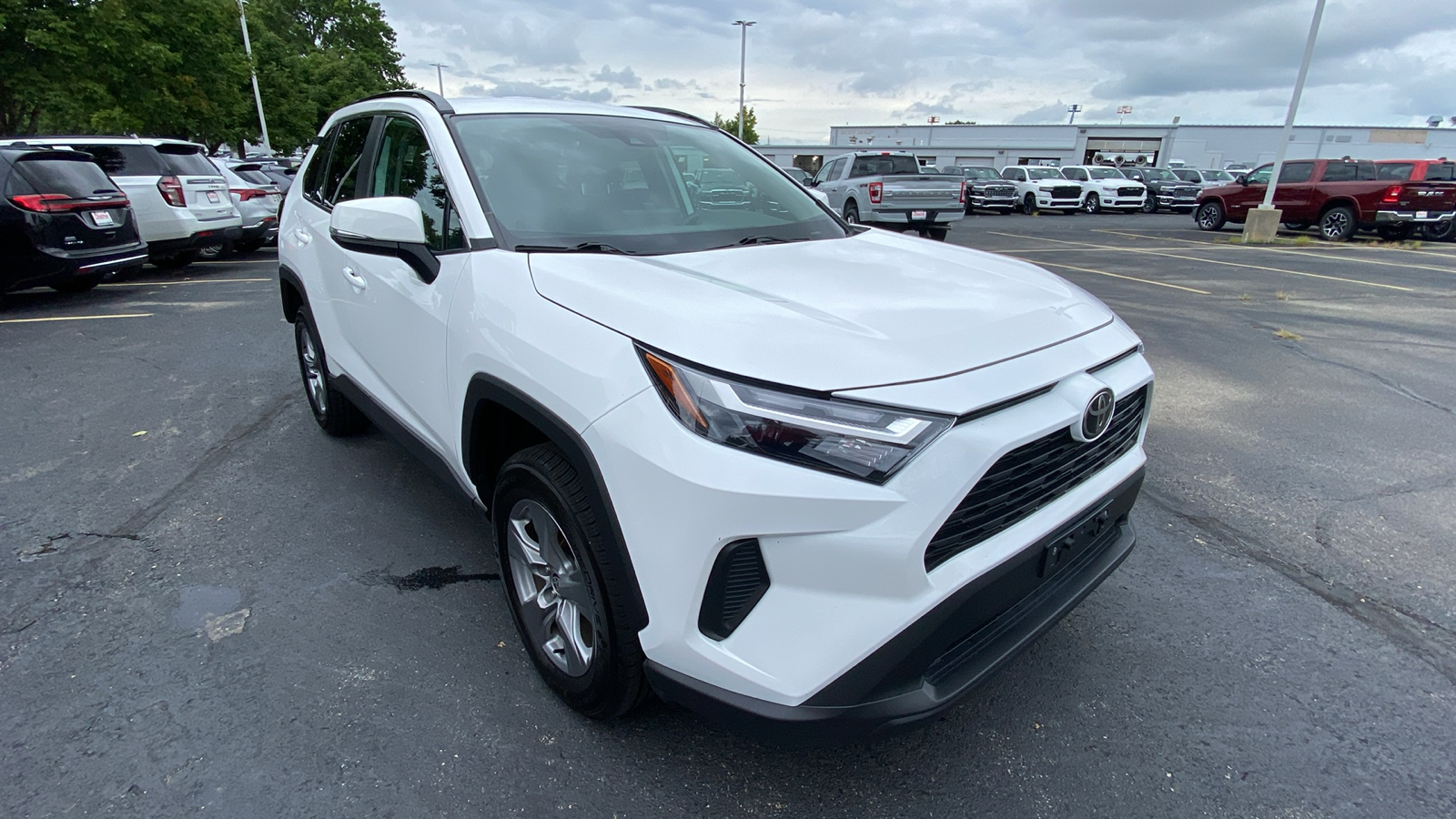 2022 Toyota RAV4 XLE 3