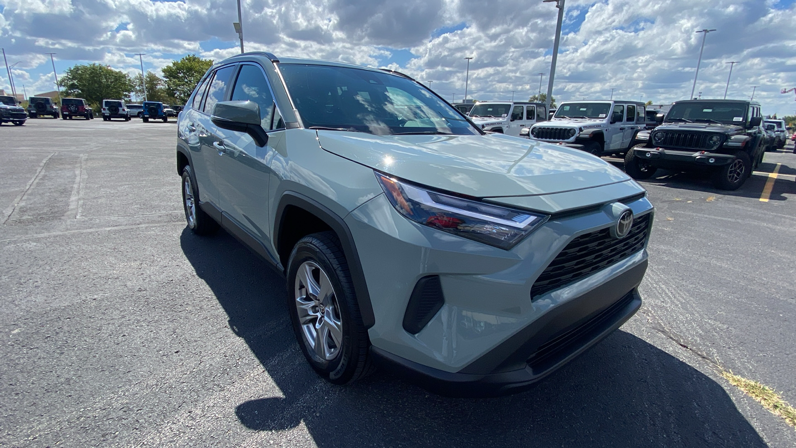 2022 Toyota RAV4 XLE 3