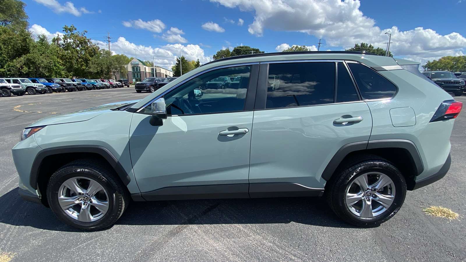 2022 Toyota RAV4 XLE 9