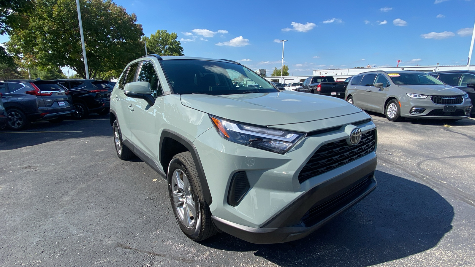 2023 Toyota RAV4 XLE 3