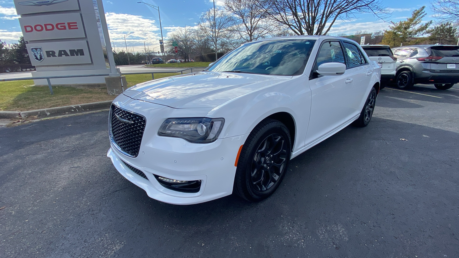 2023 Chrysler 300 Touring 2