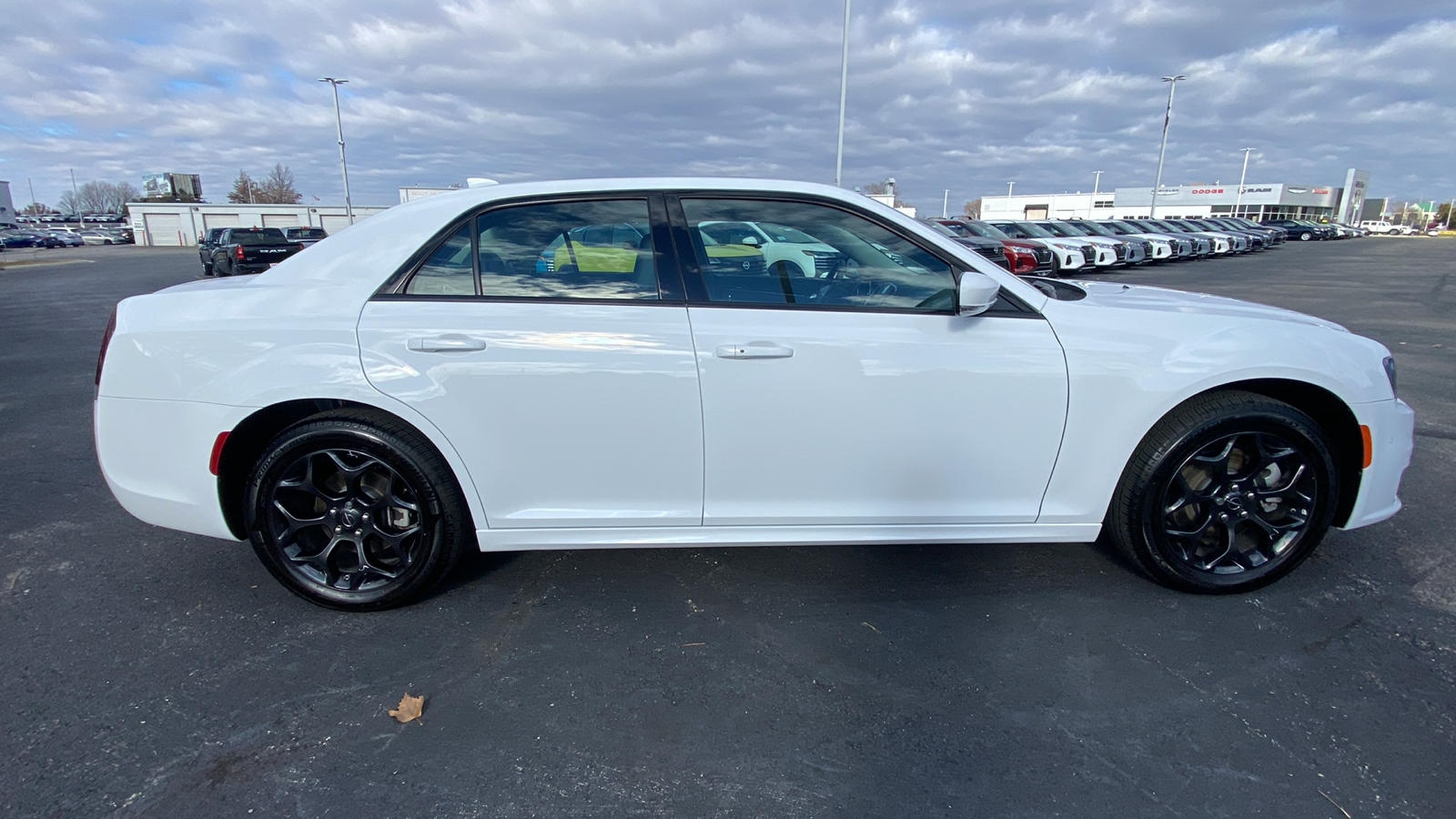 2023 Chrysler 300 Touring 5