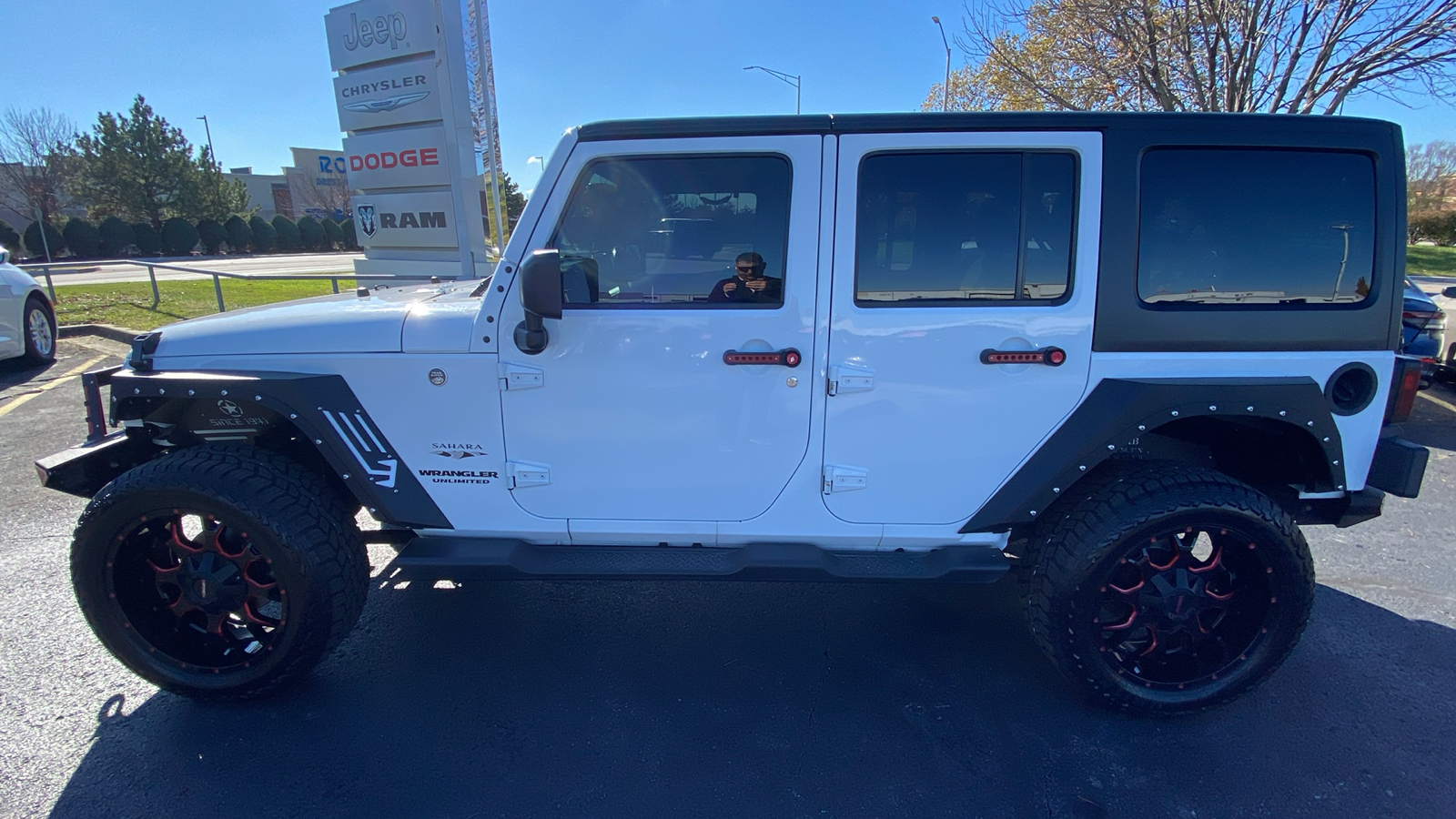 2016 Jeep Wrangler Unlimited Sahara 8