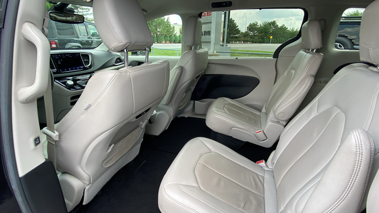 2021 Chrysler Pacifica Touring L 36