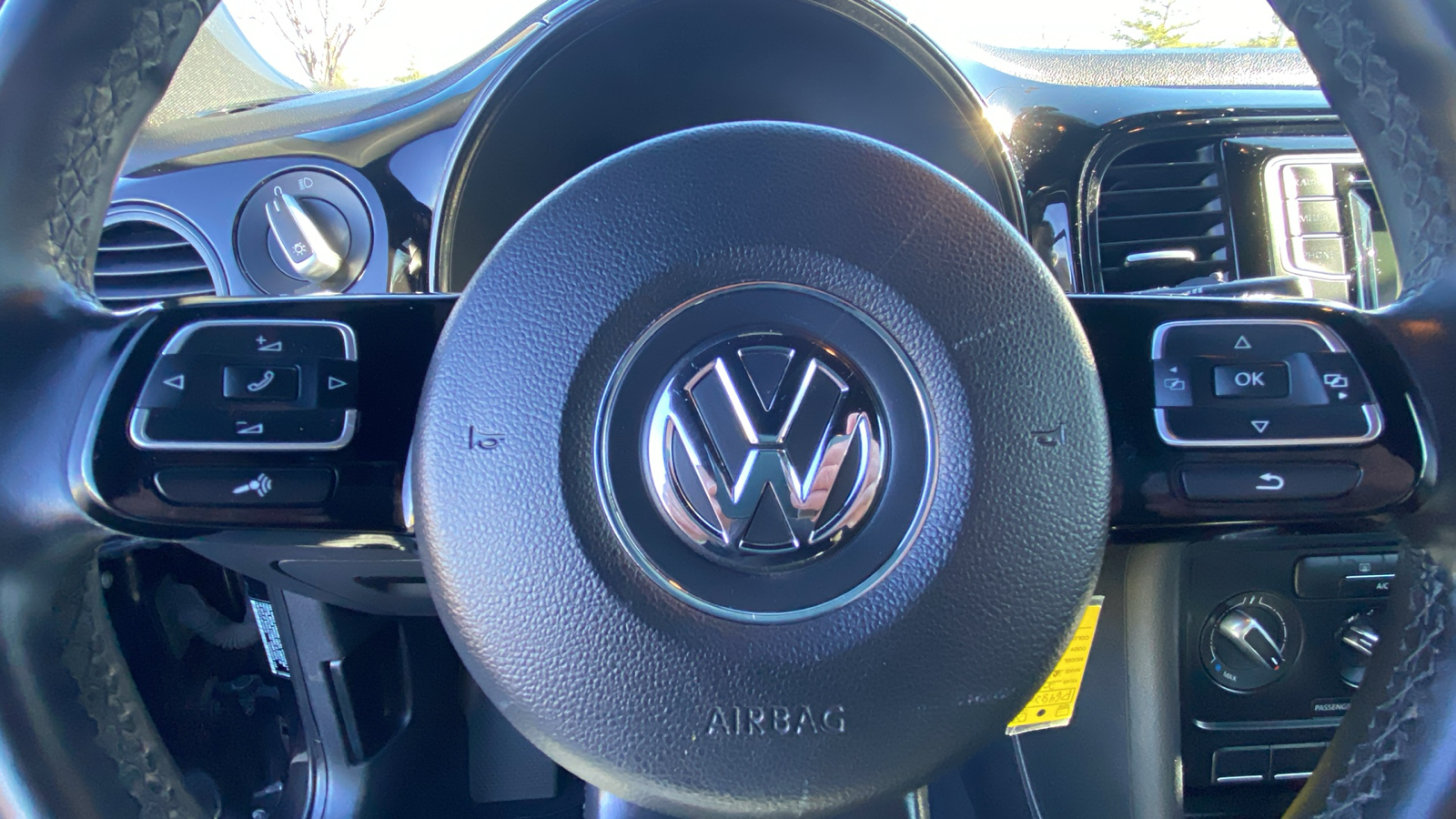 2018 Volkswagen Beetle 2.0T S 13