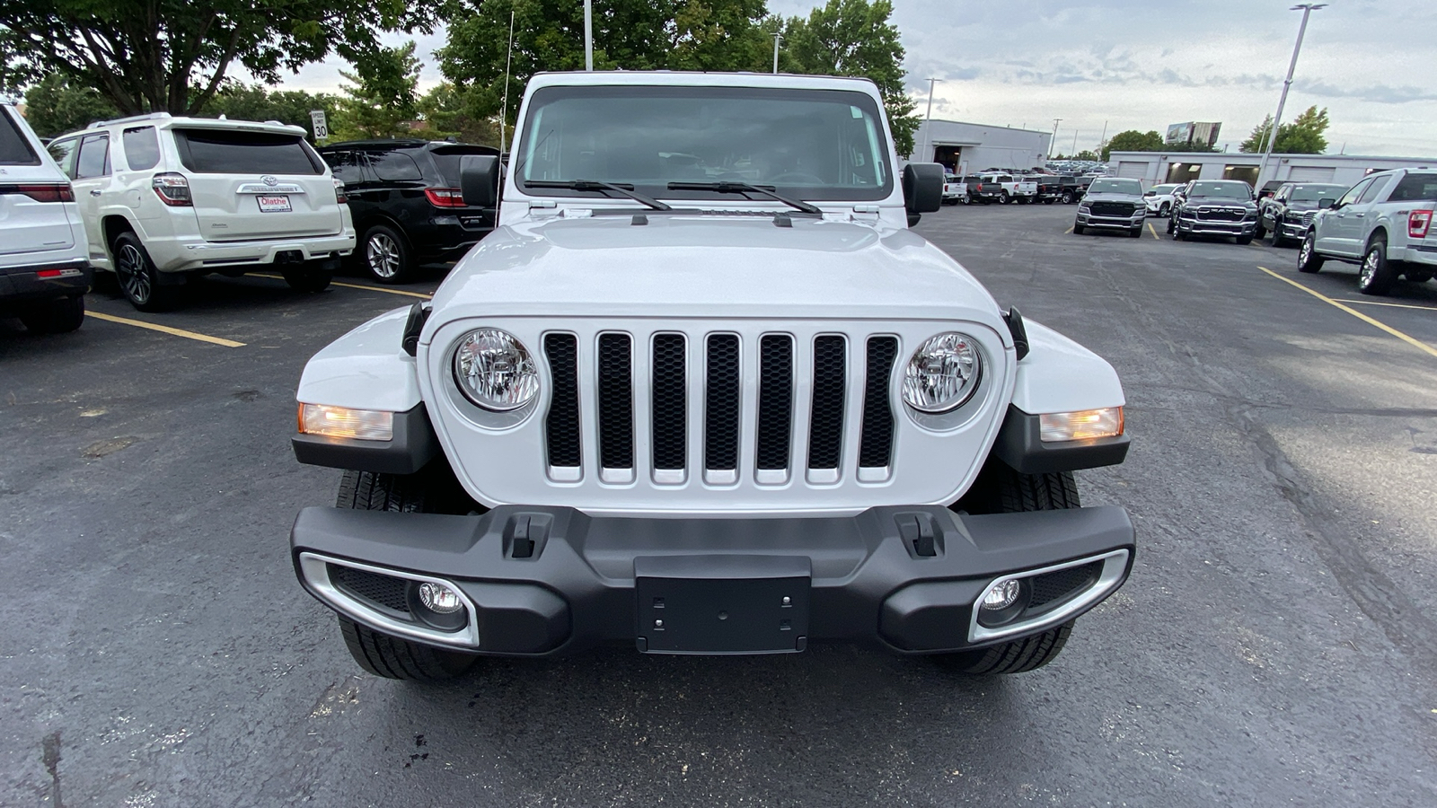 2023 Jeep Wrangler Sahara 2