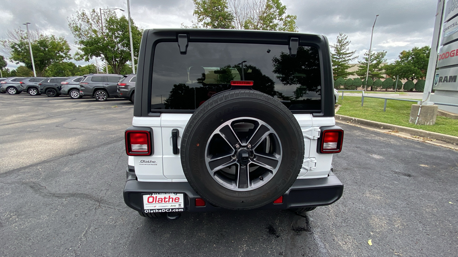 2023 Jeep Wrangler Sahara 8