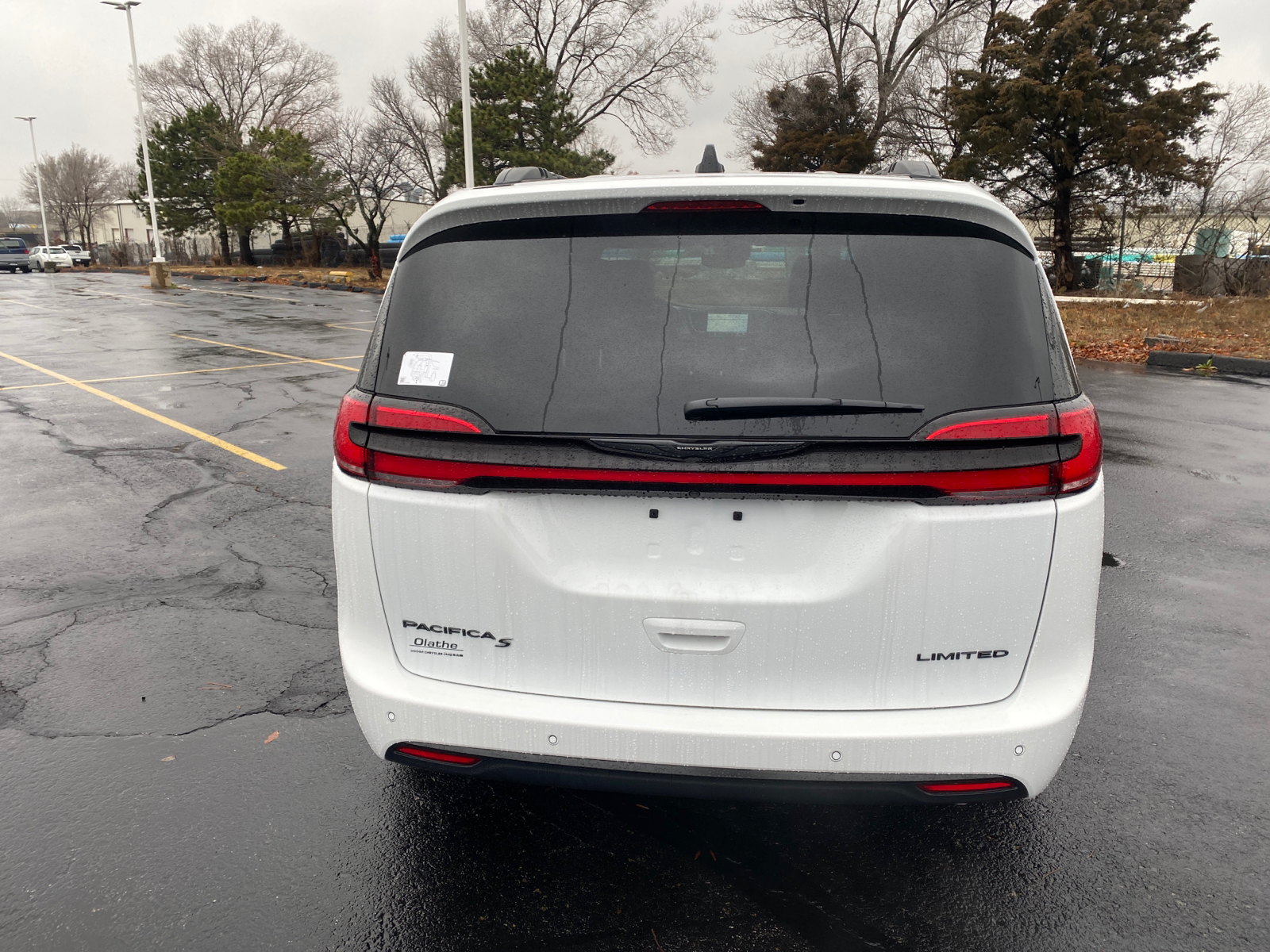 2023 Chrysler Pacifica Limited 4
